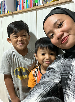 Siti R. family